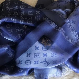 Shawl LV new no box  🌹last🌹